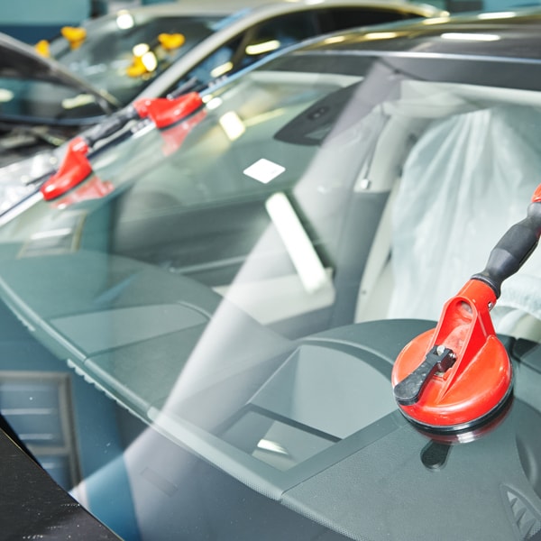 What auto glass service to call when windshield is damaged  in South Carolina